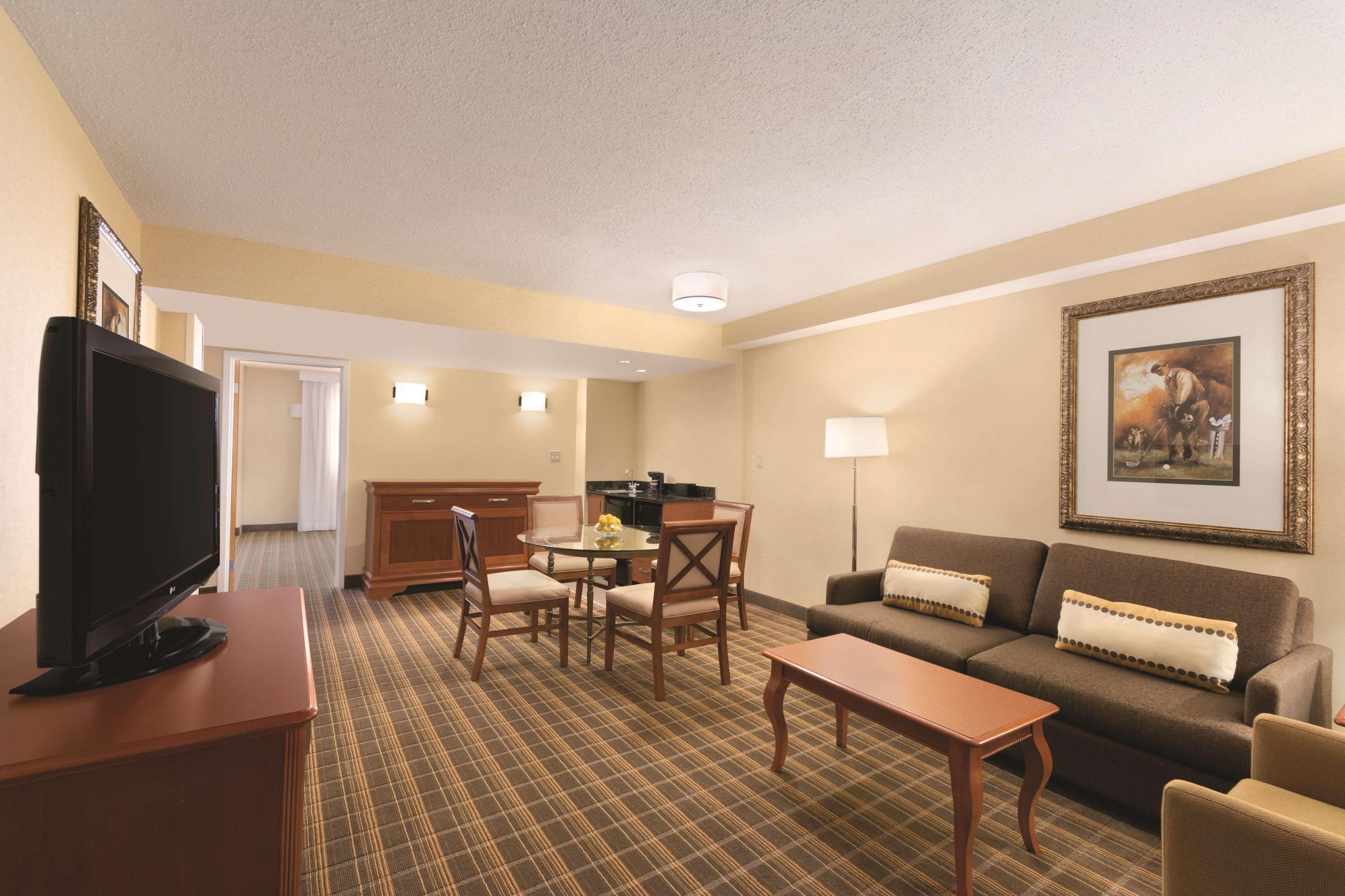 เอ็มบาสซี สวีท บาย ฮิลตัน กรีนวิลล์ กอล์ฟ รีสอร์ต แอนด์ คอนเฟอเรนซ์ เซนเตอร์ Hotel ภายนอก รูปภาพ